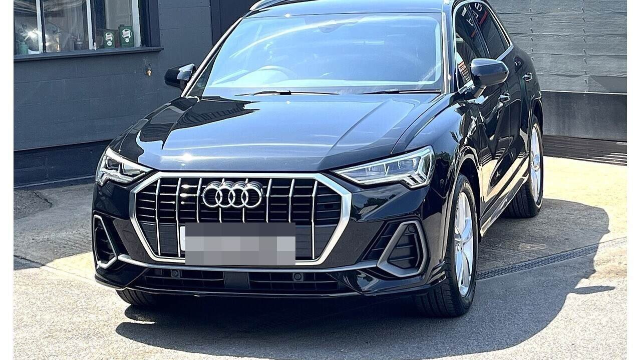 Mythos Black Audi Q3 S line