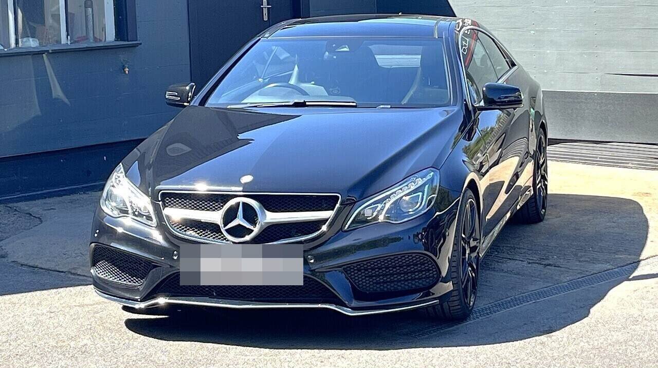 Obsidian Black Mercedes-Benz E200 Coupé